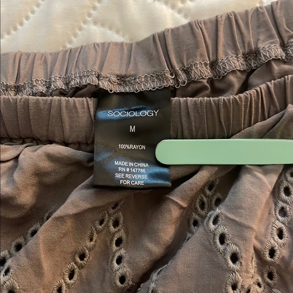 Sociology Off-Shoulder Taupe Dress - Picture 2 of 3